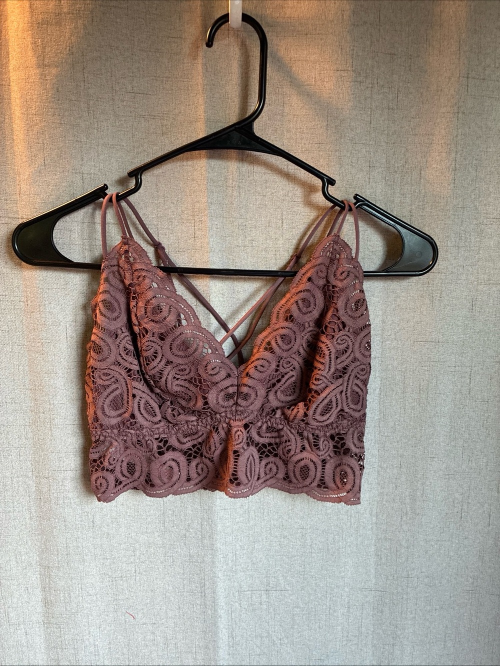 PINK Victoria’s Secret Mauve Lace Bralette Bra Medium Strappy Criss Cross Back